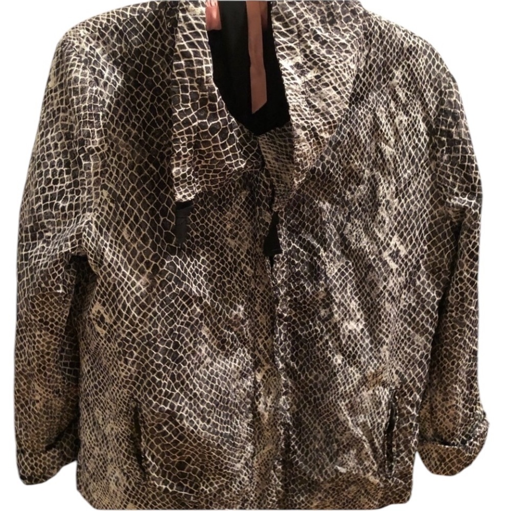 Chico’s size 12/14 black & white waterproof snakeskin print jacket raincoat
